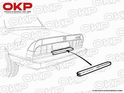 Leiste zwischen den Rückleuchten Spider 1983 - 1989